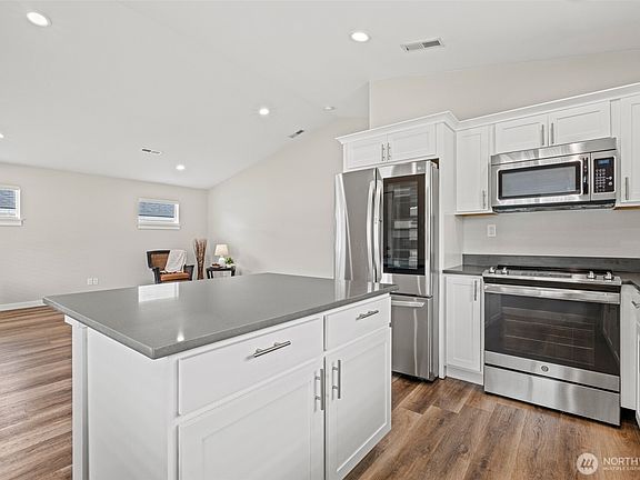 5th image of 123 E 9th Avenue #18