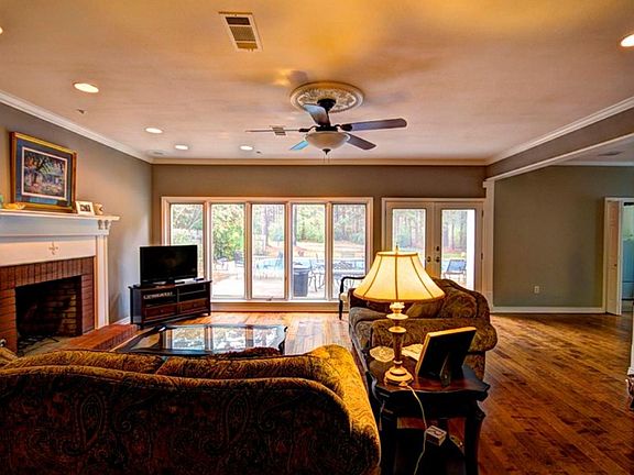 4th image of 211 Chinquapin Dr
