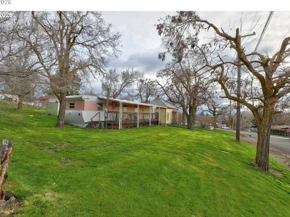 400 Lincoln St, Moro, OR 97039