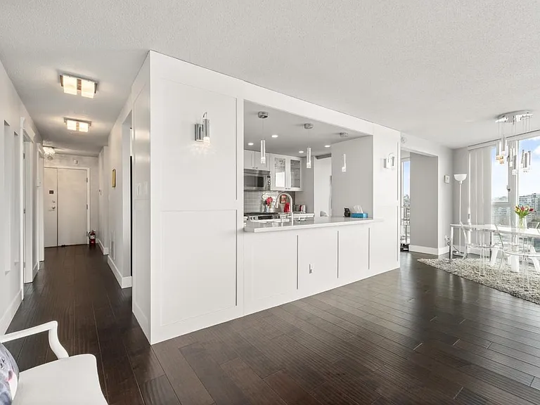1033 Marinaside Cres #1606 — Photo 7