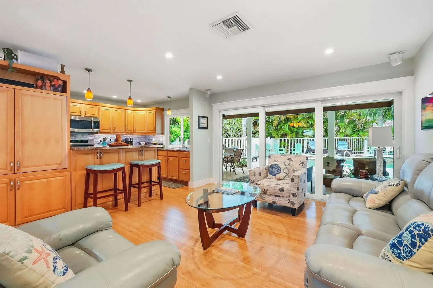 2 bed, 2.0 bath, 1216 sqft, $5,565 — Photo 1