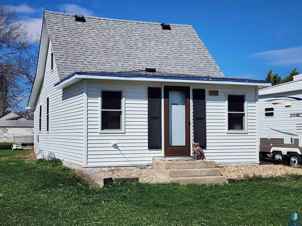 706 E 6th St, Colton, SD 57018