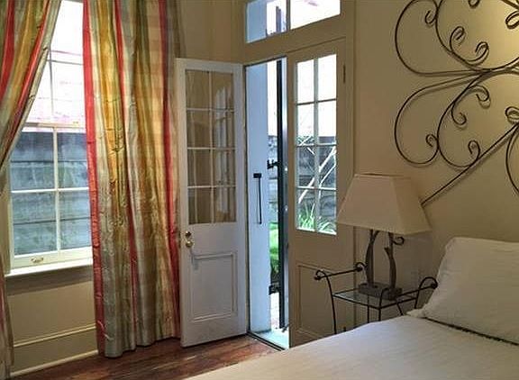 4th image of 433 Burgundy St #1