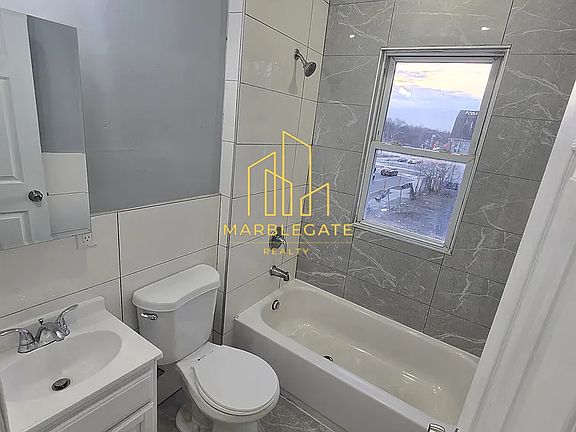 4th image of 553 S Orange Ave #22