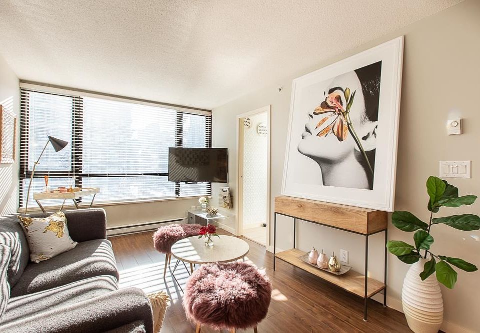 1st image of 909 Mainland St #406
