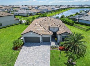 15710 White Linen Dr, Bradenton, FL 34211
