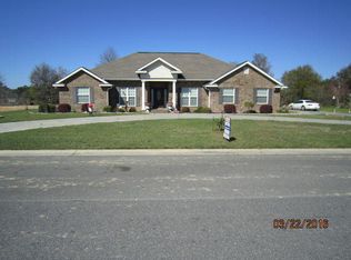 901 Carriage Ln, Waycross, GA 31503