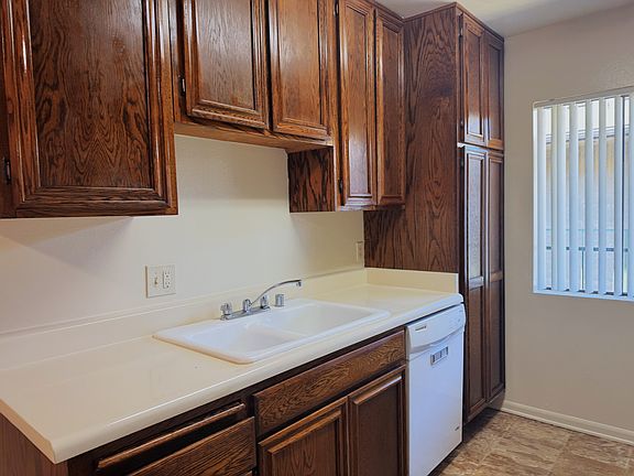 4th image of 436 E Magnolia Blvd #208