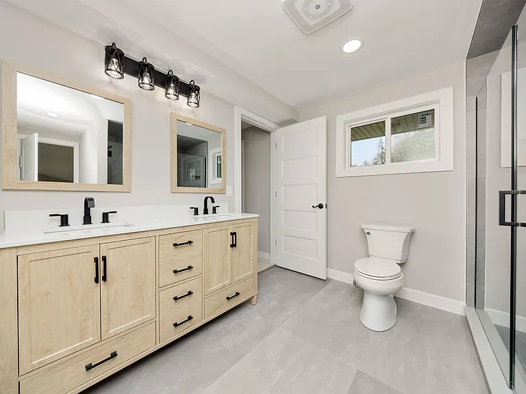 5240 Clarendon Crest St — Photo 32