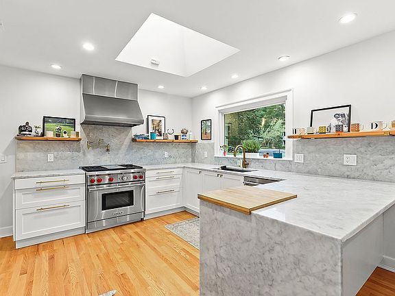 4th image of 672 Brentwood Dr