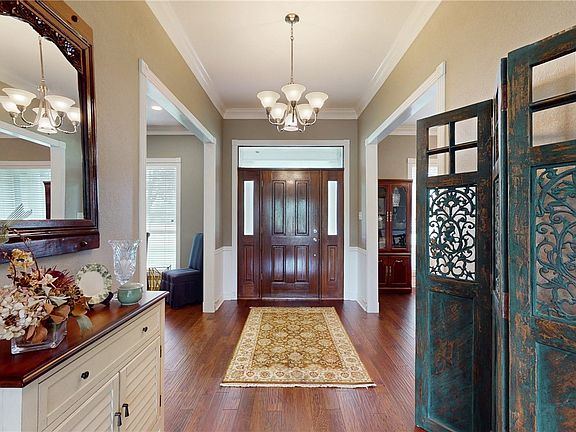 4th image of 13671 Suzanne Pl