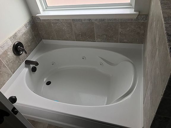 Master bath jetted tub
