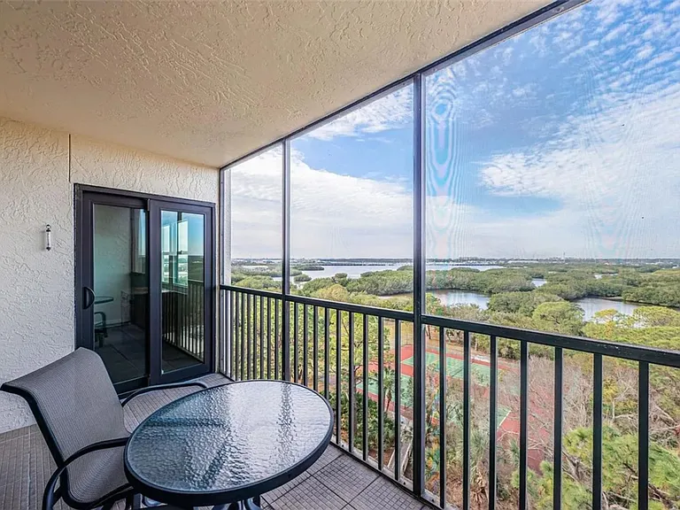 5400 Park St N #Penthouse 10 — Photo 25