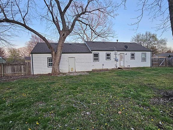 3rd image of 627 S Highland Dr
