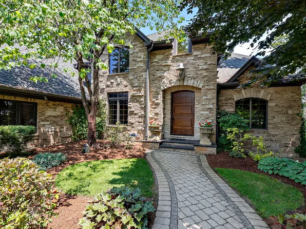 5 Normandy Dr, Oakwood Hills, IL 60013