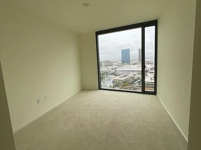 1000 Auahi St #1607 — Photo 13