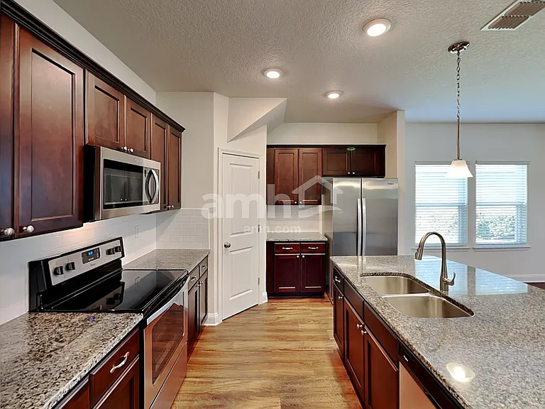 713 Celebration Ln — Photo 3