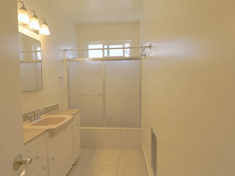 4808 Riverton Ave #7 — Photo 21