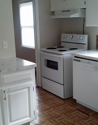 2nd image of 7607 E 75th St