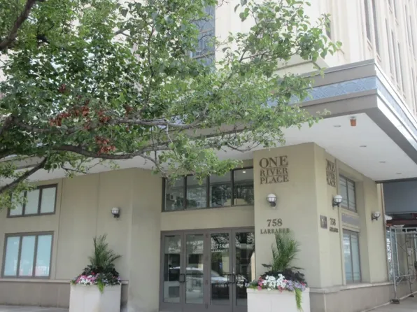 758 N Larrabee St APT 833, Chicago, IL 60654