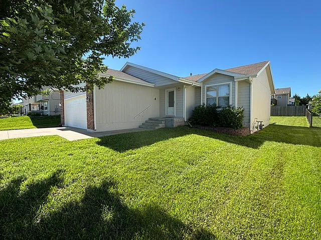 7103 SW 18th St — Photo 3