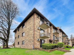 324 Klein Creek Ct #A, Carol Stream, IL 60188