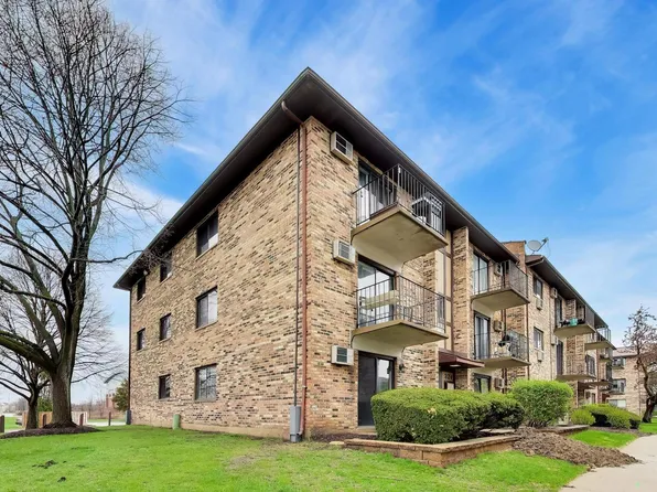 324 Klein Creek Ct #A, Carol Stream, IL 60188