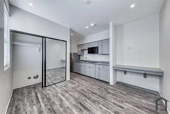 304 S Maryland Pkwy #4 — Photo 5