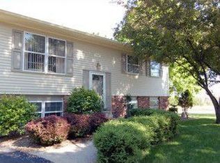 268 Creekside Dr, Bolingbrook, IL 60440