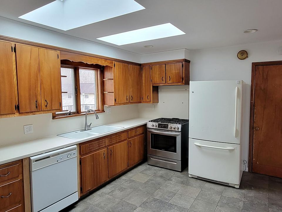 1st image of 204 Vineyard Ave APT B