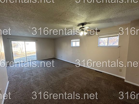 3rd image of 704 Cottonwood Ln