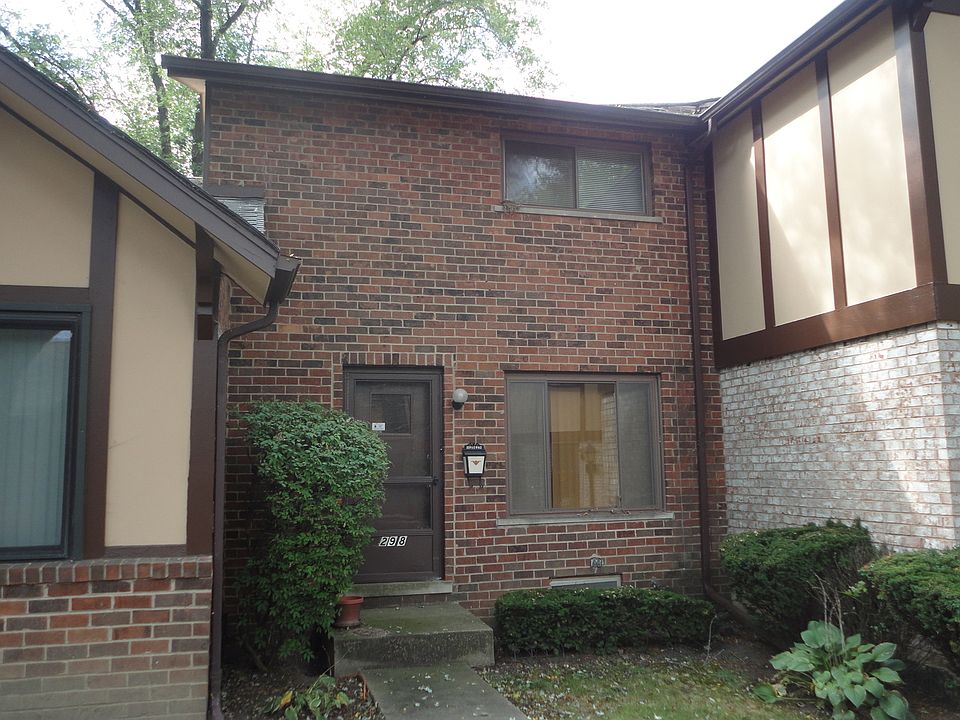 1st image of 1S298 Windsor Ln