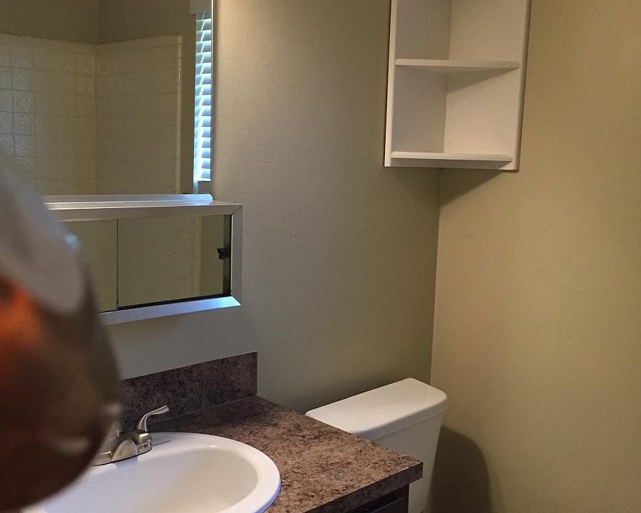 2nd image of 1401 W Lillian St APT B