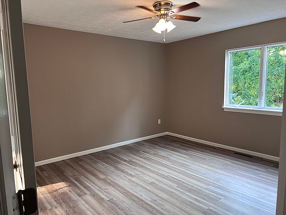 2nd image of 1800 Stone Manor Cir