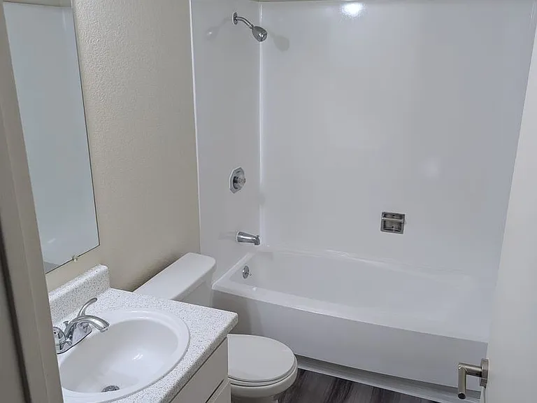 Eastlake Apartments — Photo 69