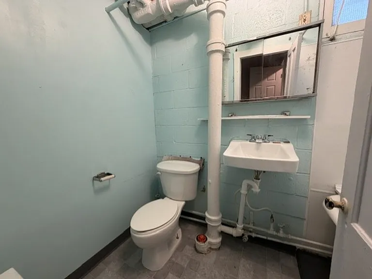 433 Allenford St — Photo 11