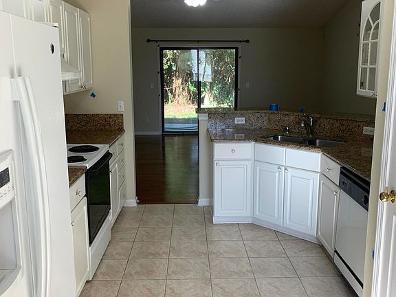 3rd image of 11317 Chertsey Ln