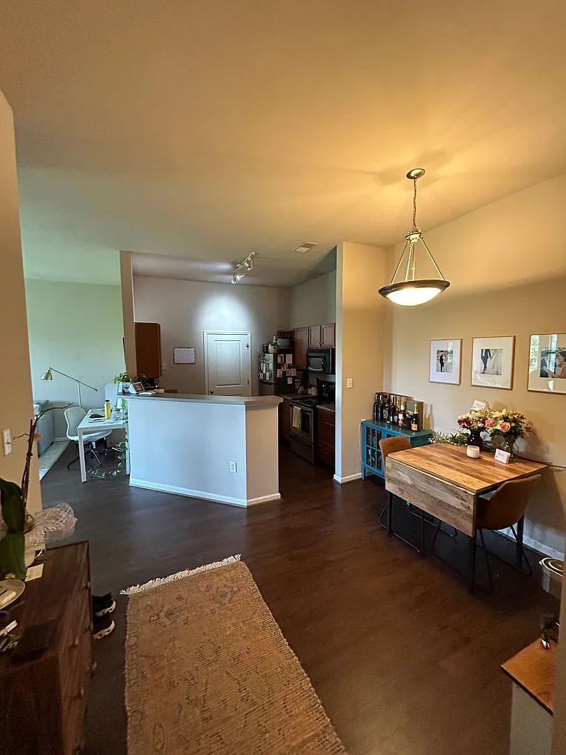 725 Walker Square — Photo 1