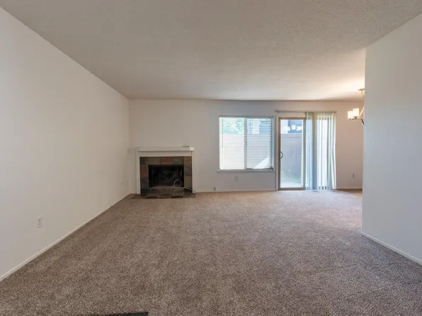 3701 Colonial Dr #89, Modesto, CA 95356