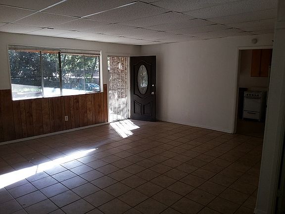 2nd image of 539 Cloverleaf Dr APT B