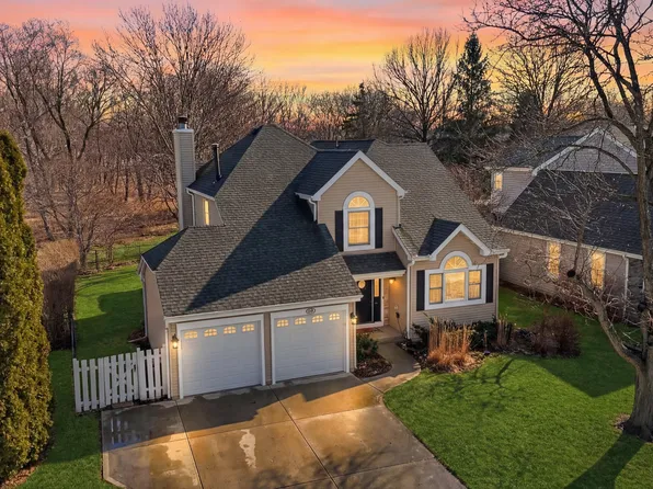 539 Newberry Dr, Elk Grove Village, IL 60007