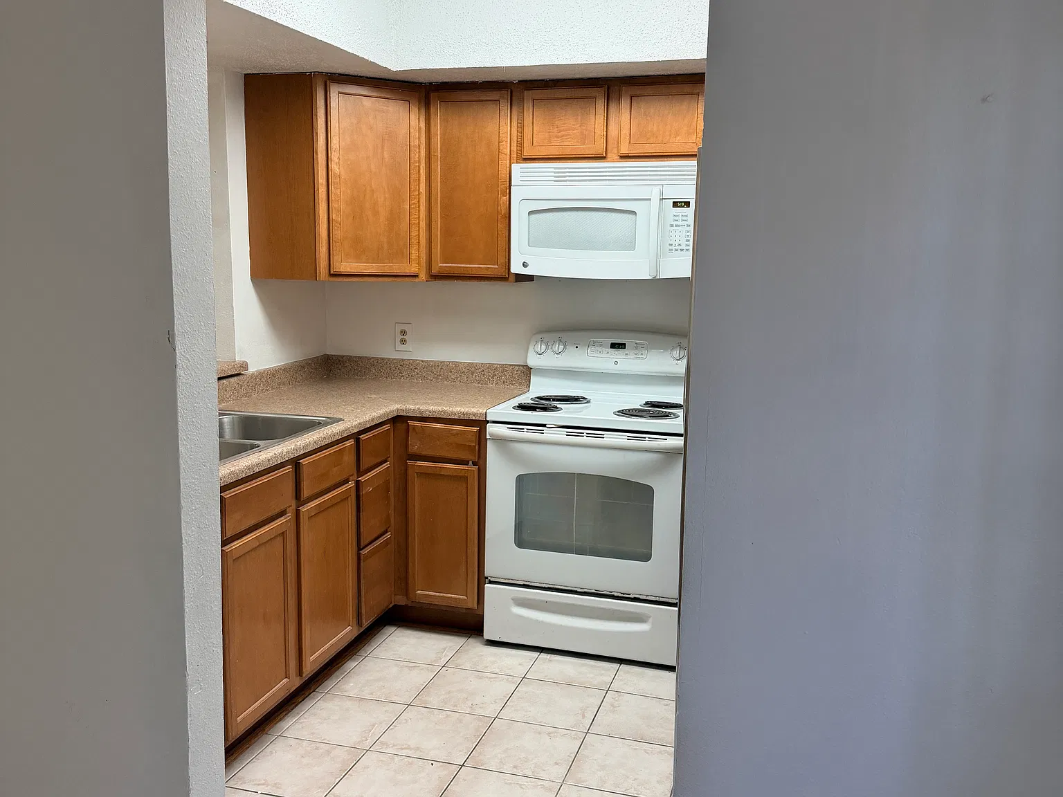 2 bed, 1.5 bath, 1245 sqft, $1,350 — Photo 3