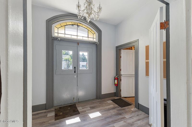 3rd image of 13 Leonard Street