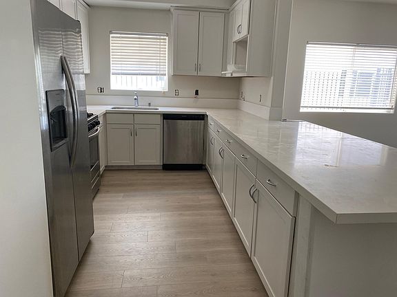5th image of 1544 Granville Ave APT 101