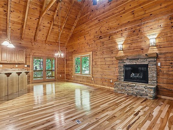 3rd image of 702 Ranch Mountain Dr