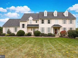 245 Huntsfield Dr, Elverson, PA 19520