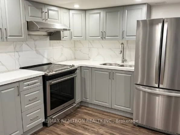 33 Raccoon St, Brampton, ON L6S 6L4