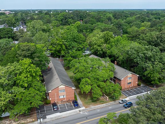 4th image of 208 S Elm St #2