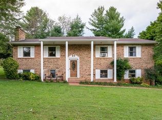 128 Camelot Dr, Clyde, NC 28721