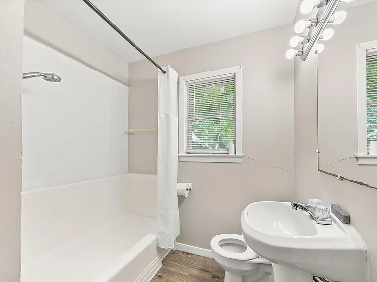 1205 Ewing St — Photo 9